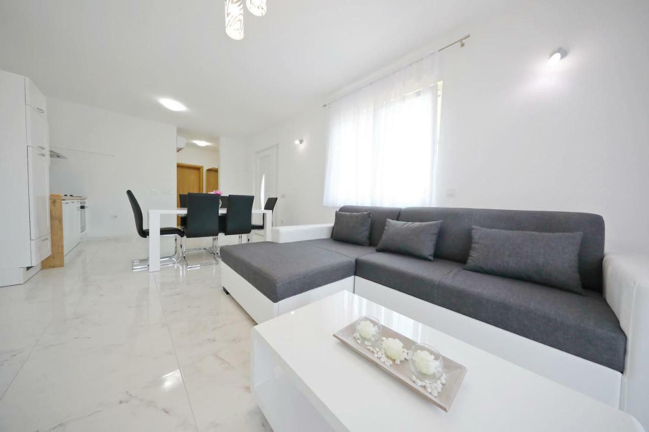 Apartmani Vlado Mitar Sukosan Exterior photo