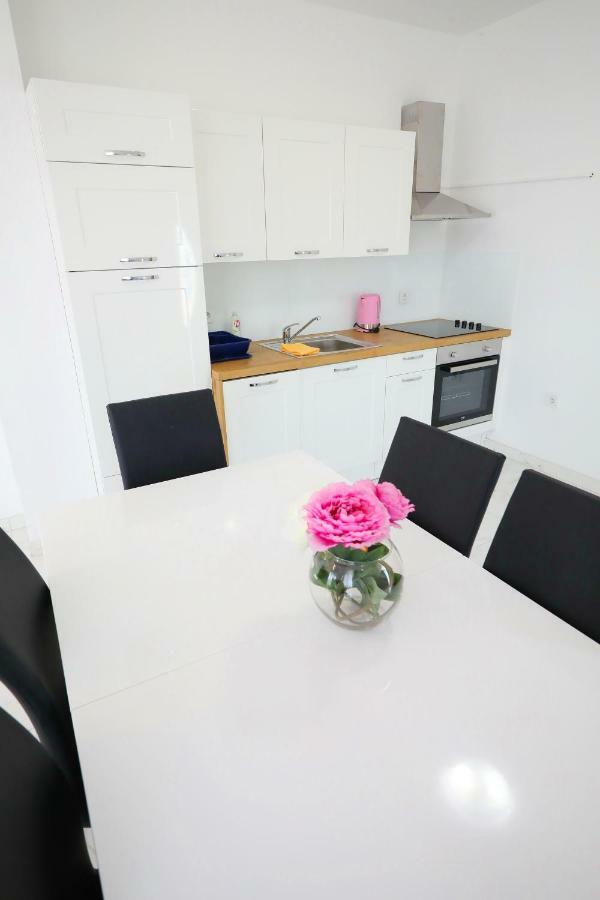 Apartmani Vlado Mitar Sukosan Exterior photo