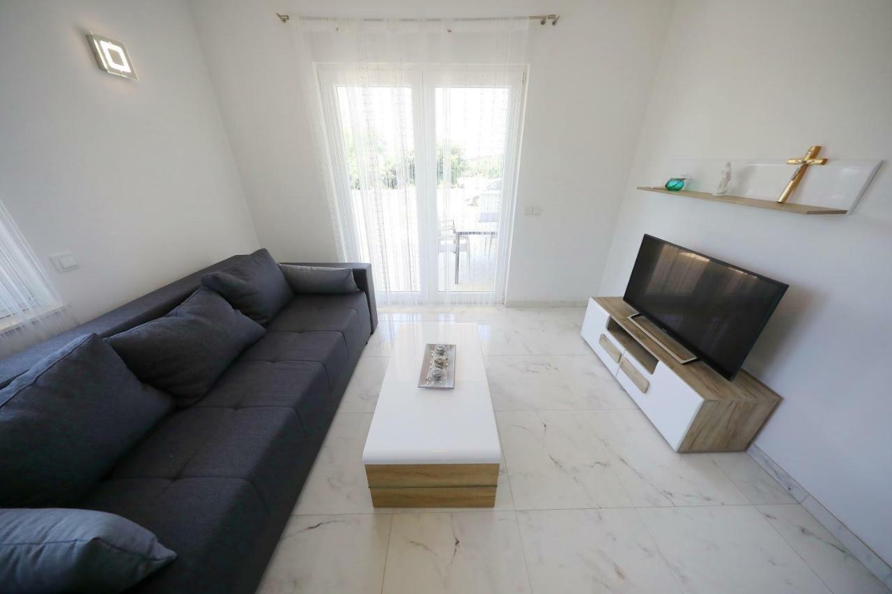 Apartmani Vlado Mitar Sukosan Exterior photo