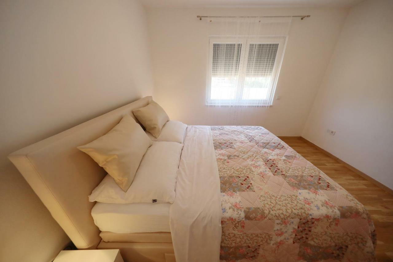 Apartmani Vlado Mitar Sukosan Exterior photo