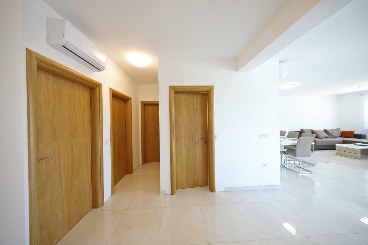 Apartmani Vlado Mitar Sukosan Exterior photo