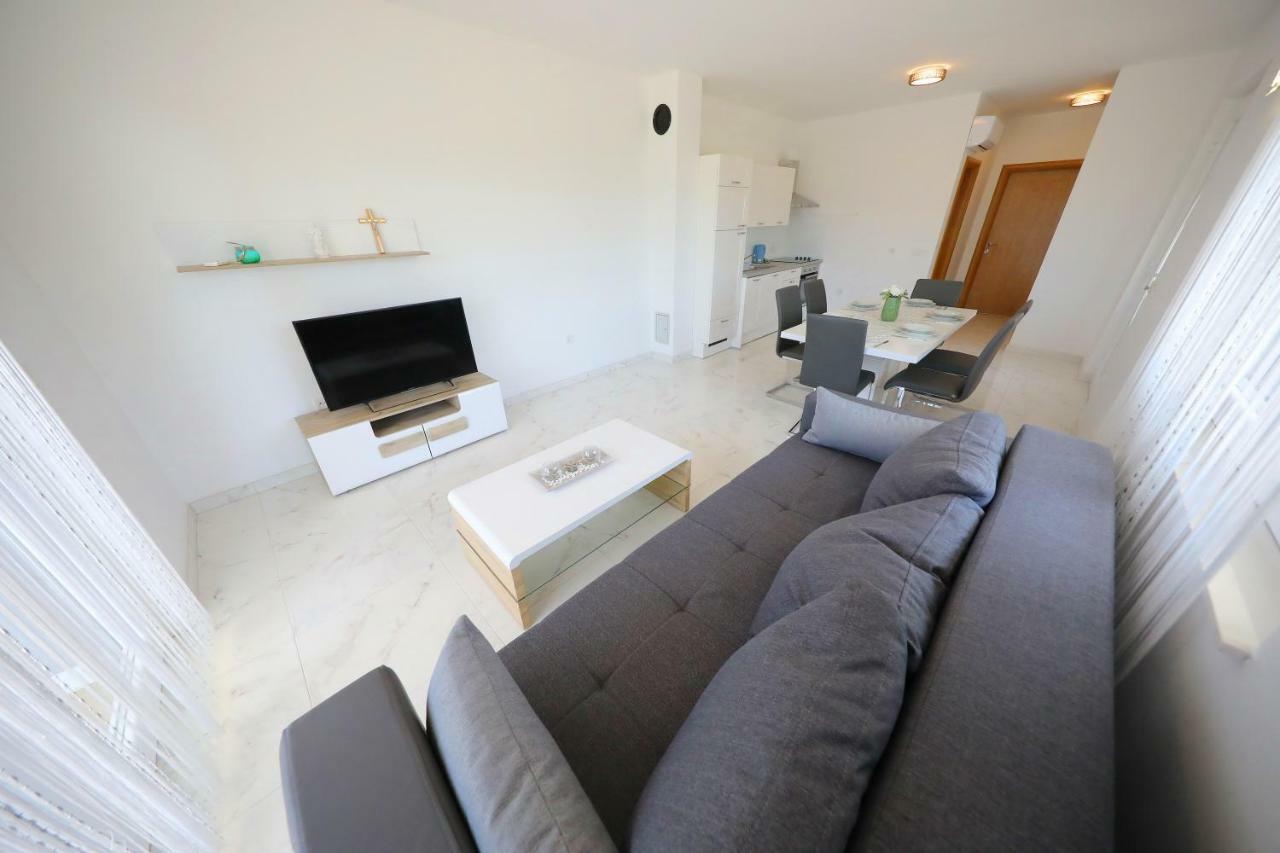 Apartmani Vlado Mitar Sukosan Exterior photo