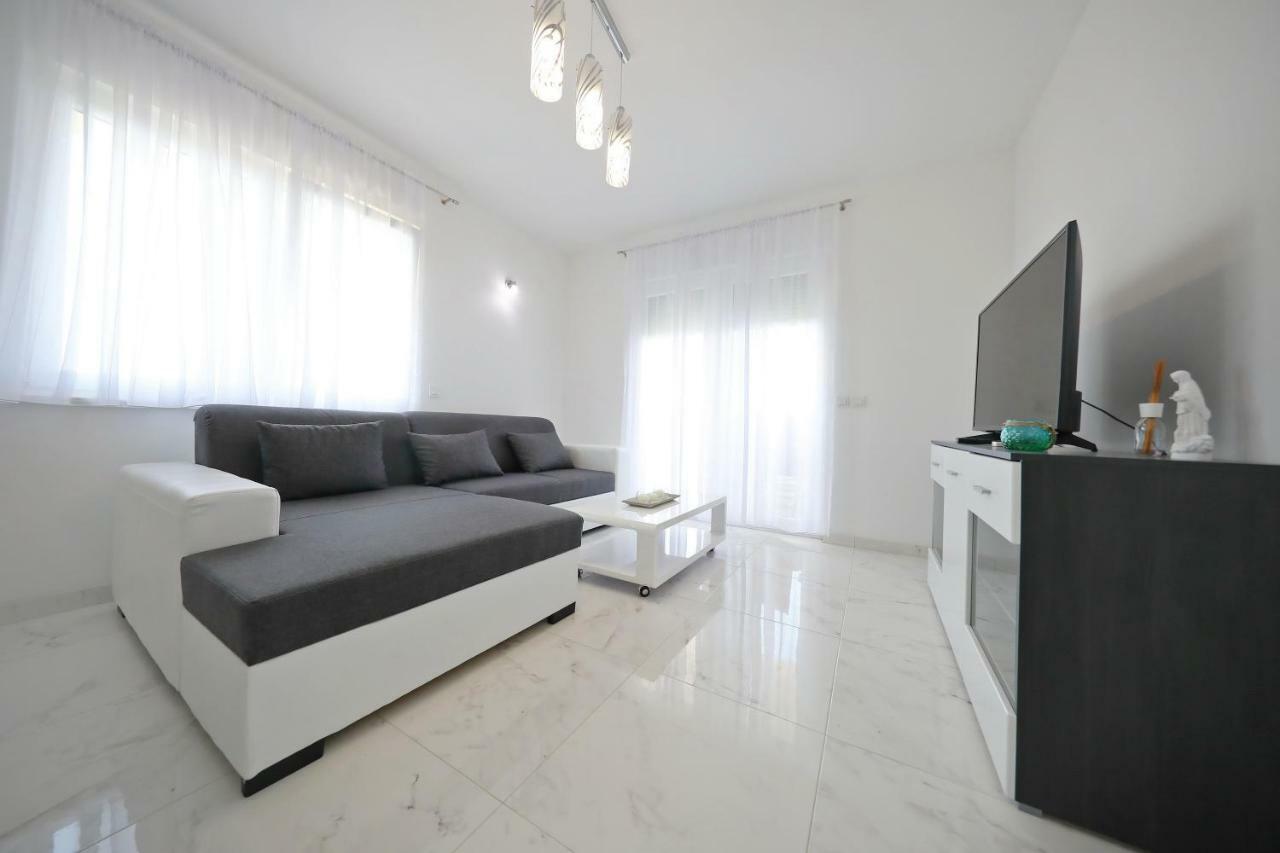 Apartmani Vlado Mitar Sukosan Exterior photo