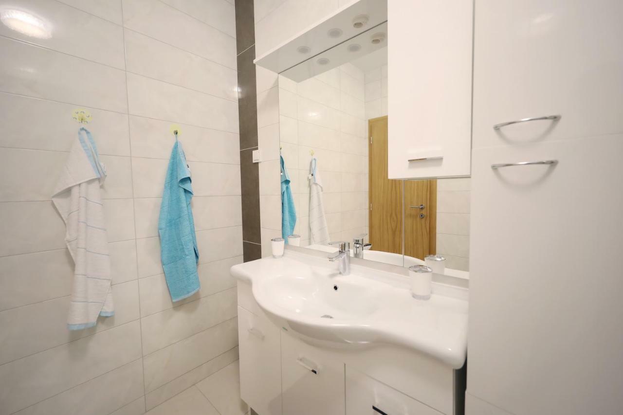 Apartmani Vlado Mitar Sukosan Exterior photo