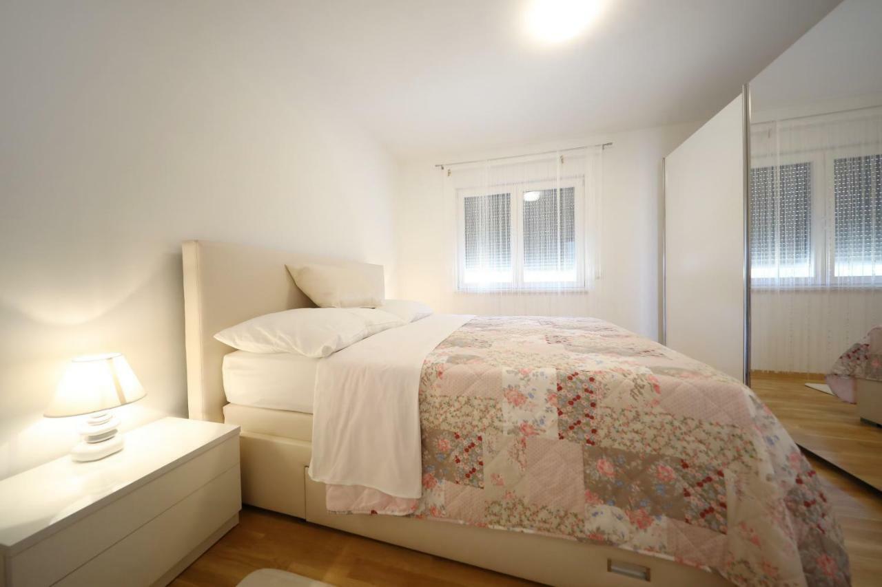 Apartmani Vlado Mitar Sukosan Exterior photo